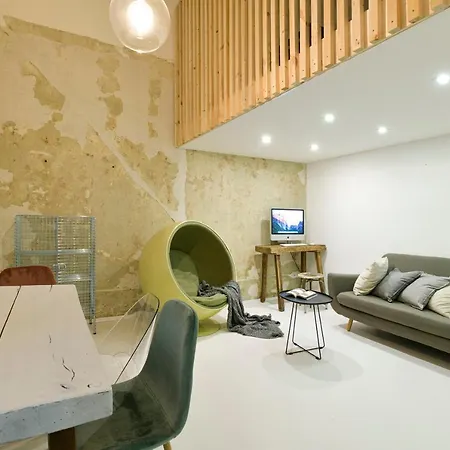 City Center Designer In Eclectic Building Budapest